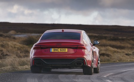 2020 Audi RS 7 Sportback (UK-Spec) Rear Wallpapers 450x275 (35)