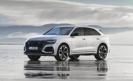 2020 Audi RS Q8 (UK-Spec) Front Three-Quarter Wallpapers 450x275 (33)
