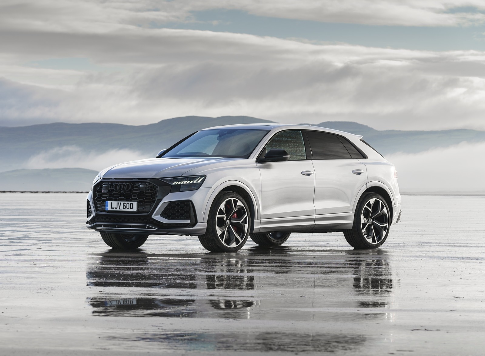 2020 Audi RS Q8 (UK-Spec) Front Three-Quarter Wallpapers #33 of 90