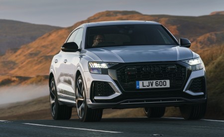 2020 Audi RS Q8 (UK-Spec) Front Three-Quarter Wallpapers 450x275 (25)