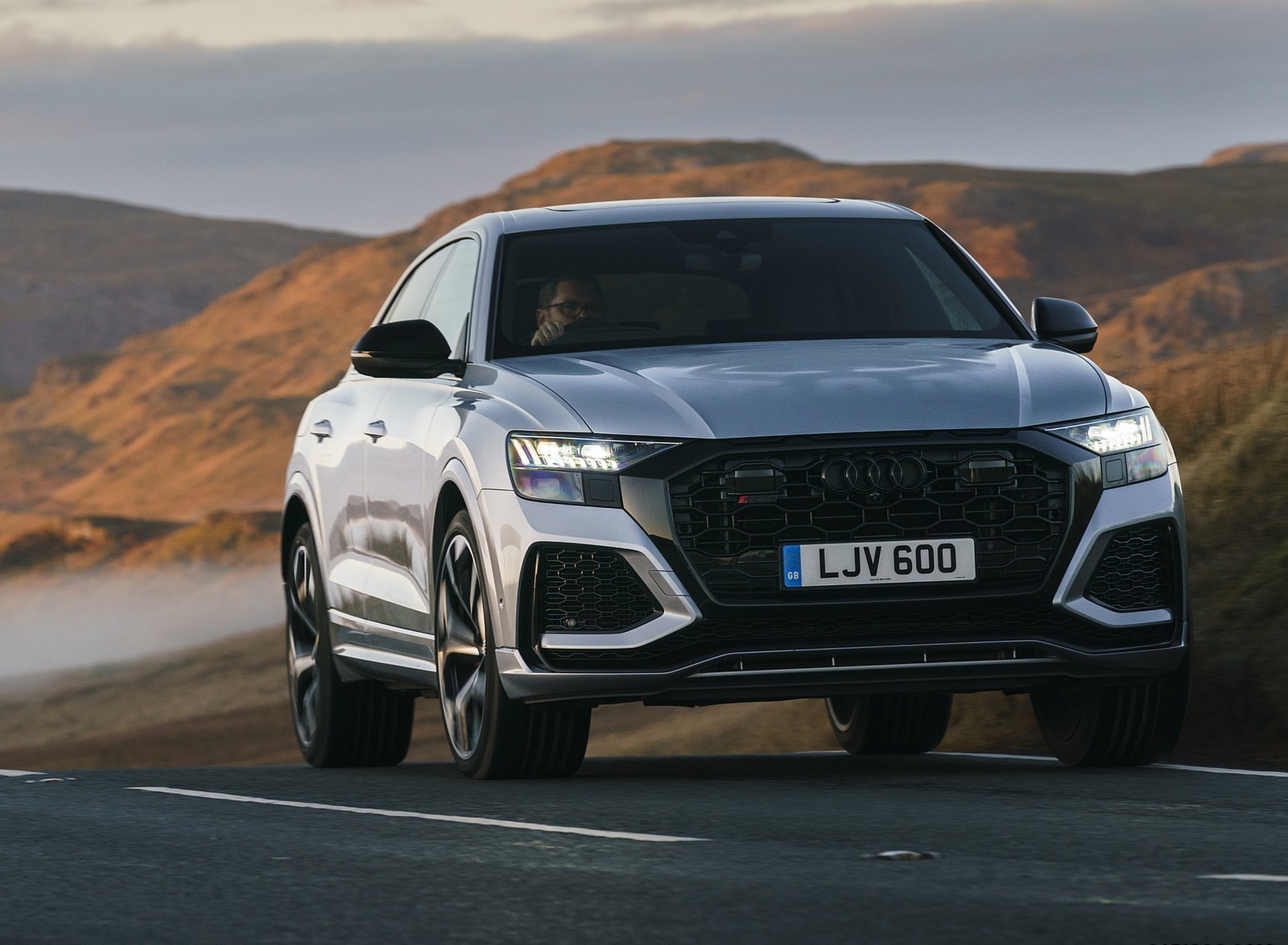 2020 Audi RS Q8 (UK-Spec) Front Three-Quarter Wallpapers #25 of 90