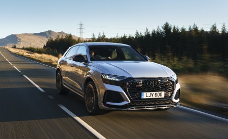 2020 Audi RS Q8 (UK-Spec) Front Three-Quarter Wallpapers 450x275 (2)