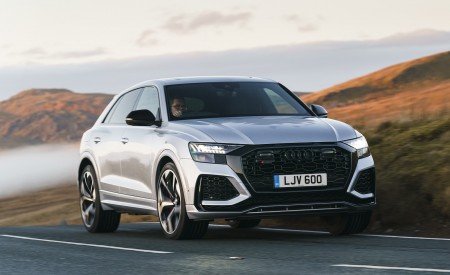 2020 Audi RS Q8 (UK-Spec) Front Three-Quarter Wallpapers 450x275 (26)