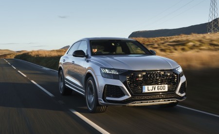 2020 Audi RS Q8 (UK-Spec) Front Three-Quarter Wallpapers 450x275 (3)