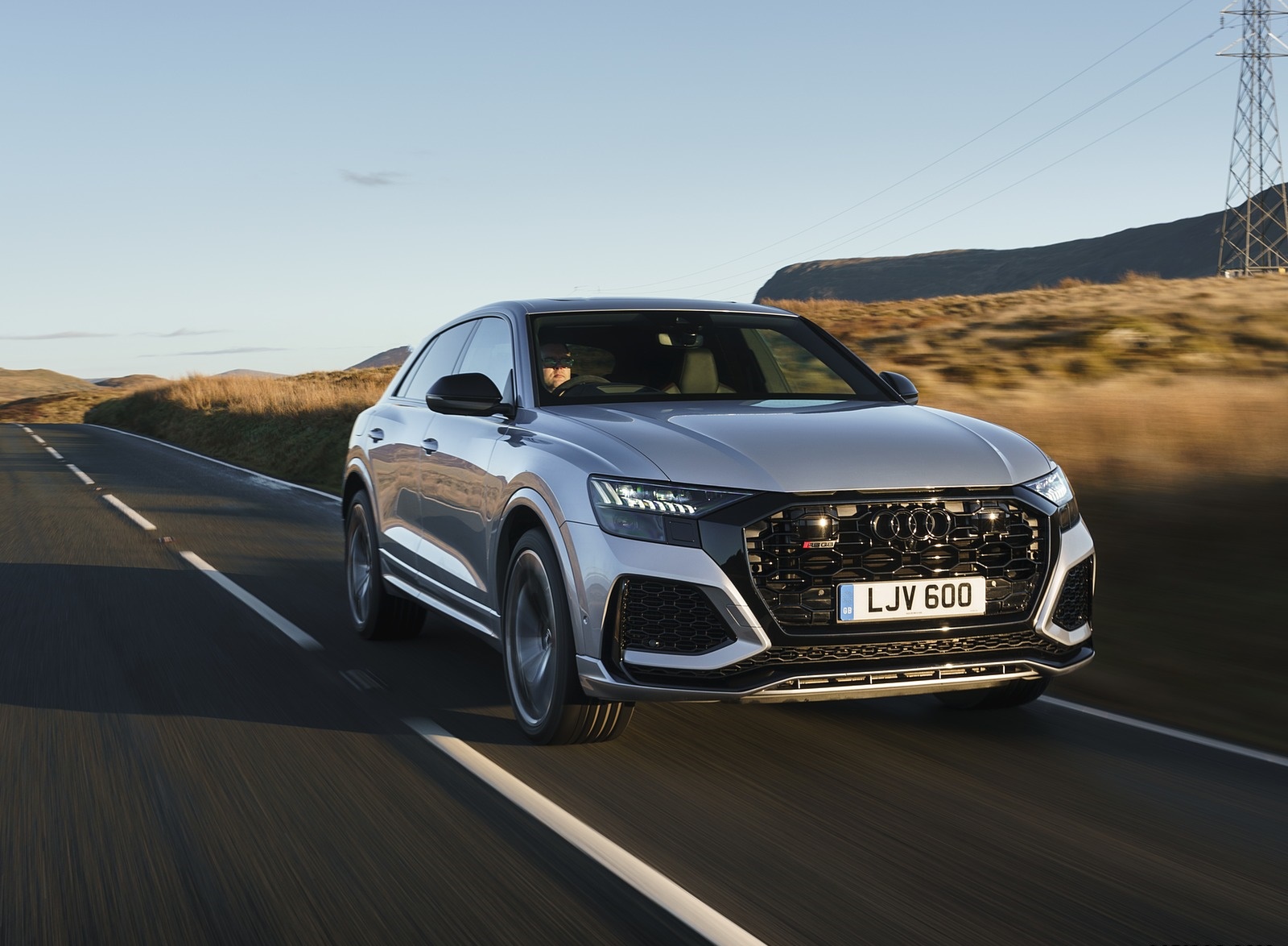 2020 Audi RS Q8 (UK-Spec) Front Three-Quarter Wallpapers (3)