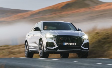 2020 Audi RS Q8 (UK-Spec) Front Three-Quarter Wallpapers 450x275 (27)