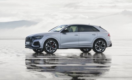 2020 Audi RS Q8 (UK-Spec) Front Three-Quarter Wallpapers 450x275 (37)