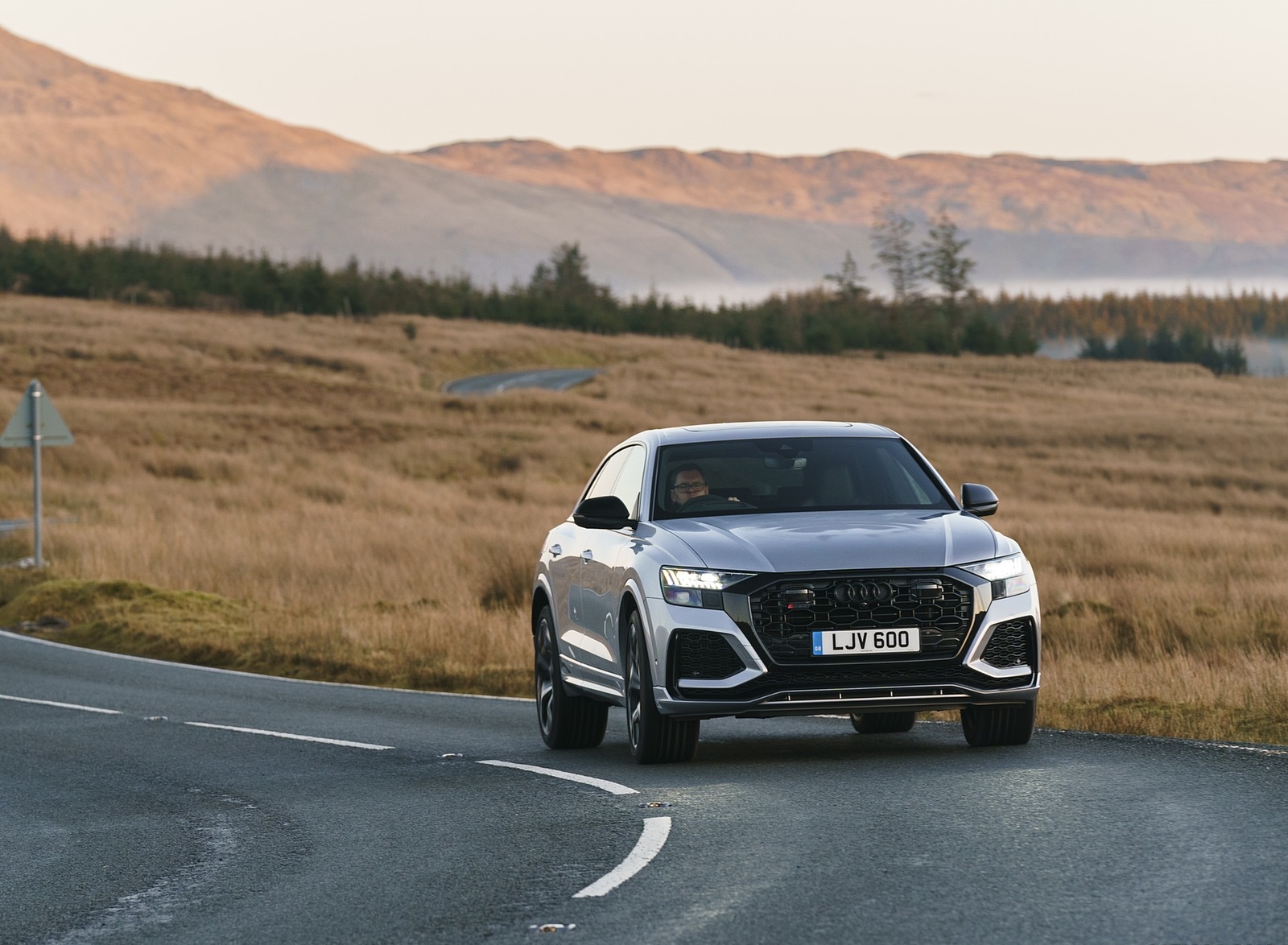 2020 Audi RS Q8 (UK-Spec) Front Wallpapers (14)