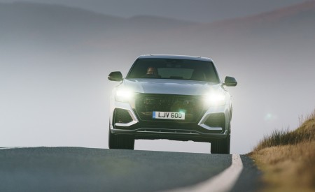 2020 Audi RS Q8 (UK-Spec) Front Wallpapers 450x275 (30)