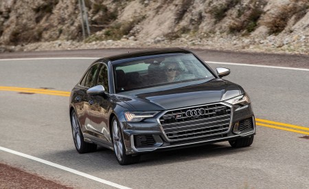 2020 Audi S6 (US-Spec) Front Three-Quarter Wallpapers 450x275 (2)