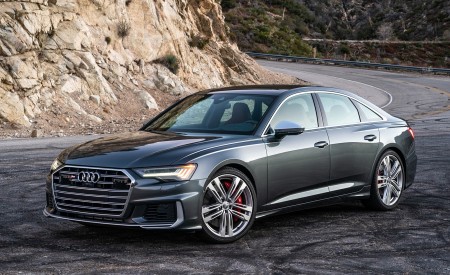 2020 Audi S6 (US-Spec) Front Three-Quarter Wallpapers 450x275 (8)
