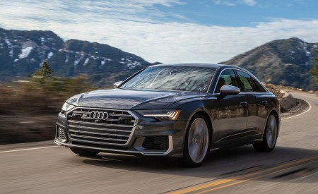 2020 Audi S6 (US-Spec) Front Three-Quarter Wallpapers 450x275 (3)