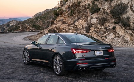 2020 Audi S6 (US-Spec) Rear Three-Quarter Wallpapers 450x275 (10)