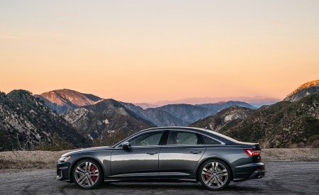 2020 Audi S6 (US-Spec) Side Wallpapers 450x275 (12)