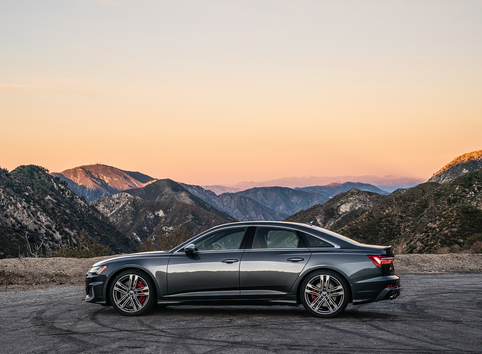 2020 Audi S6 (US-Spec) Side Wallpapers (12)