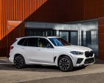 2020 BMW X5 M Competition (Color: Mineral White; US-Spec) Front Three-Quarter Wallpapers 150x120