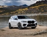 2020 BMW X5 M Competition (Color: Mineral White; US-Spec) Front Three-Quarter Wallpapers 150x120