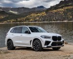 2020 BMW X5 M Competition (Color: Mineral White; US-Spec) Front Three-Quarter Wallpapers 150x120