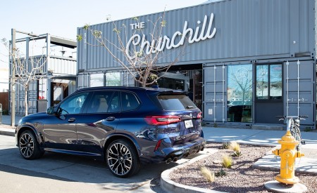 2020 BMW X5 M Competition (Color: Tanzanit Blue Metallic; US-Spec) Rear Three-Quarter Wallpapers 450x275 (60)