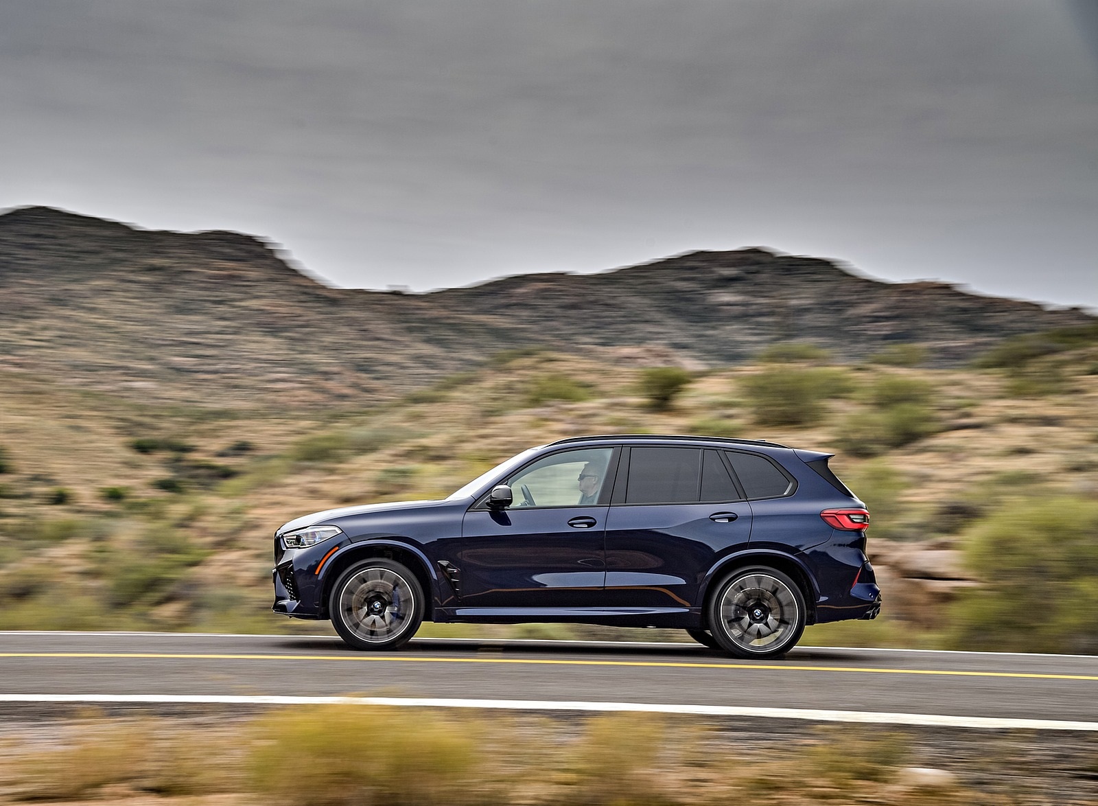 2020 BMW X5 M Competition (Color: Tanzanit Blue Metallic; US-Spec) Side Wallpapers (12)