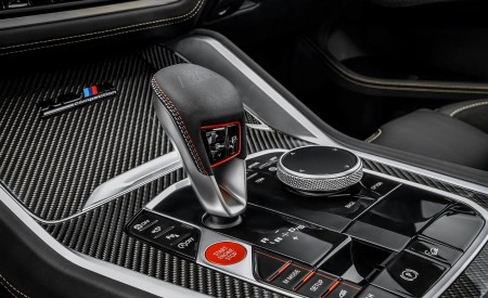 2020 BMW X6 M Competition (Color: Mineral White Metallic; US-Spec) Central Console Wallpapers 450x275 (197)