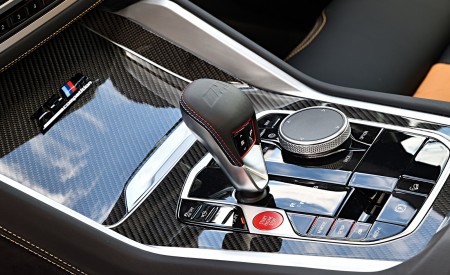 2020 BMW X6 M Competition (Color: Mineral White Metallic; US-Spec) Central Console Wallpapers 450x275 (198)