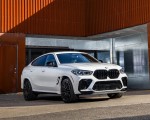 2020 BMW X6 M Competition (Color: Mineral White Metallic; US-Spec) Front Three-Quarter Wallpapers 150x120