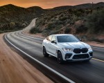 2020 BMW X6 M Competition (Color: Mineral White Metallic; US-Spec) Front Three-Quarter Wallpapers 150x120