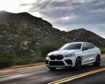 2020 BMW X6 M Competition (Color: Mineral White Metallic; US-Spec) Front Three-Quarter Wallpapers 150x120