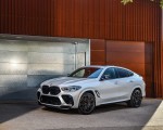 2020 BMW X6 M Competition (Color: Mineral White Metallic; US-Spec) Front Three-Quarter Wallpapers 150x120