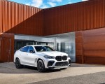 2020 BMW X6 M Competition (Color: Mineral White Metallic; US-Spec) Front Three-Quarter Wallpapers 150x120