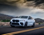 2020 BMW X6 M Competition (Color: Mineral White Metallic; US-Spec) Front Three-Quarter Wallpapers 150x120