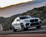 2020 BMW X6 M Competition (Color: Mineral White Metallic; US-Spec) Front Three-Quarter Wallpapers 150x120