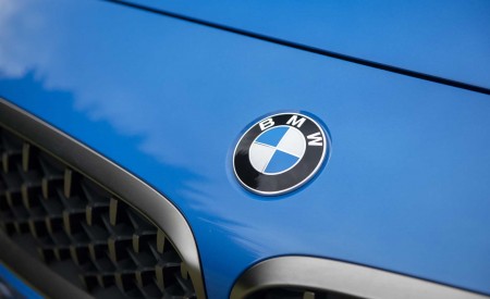 2020 BMW Z4 M40i Roadster (Color: Misano Blue Metallic) Badge Wallpapers 450x275 (27)