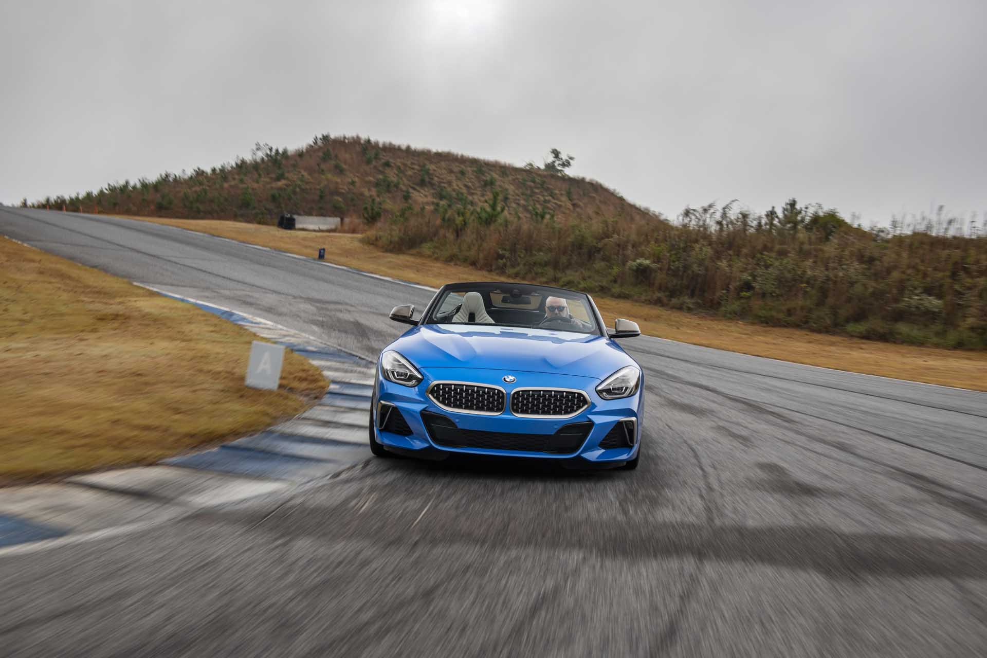 2020 BMW Z4 M40i Roadster (Color: Misano Blue Metallic) Front Wallpapers (7)