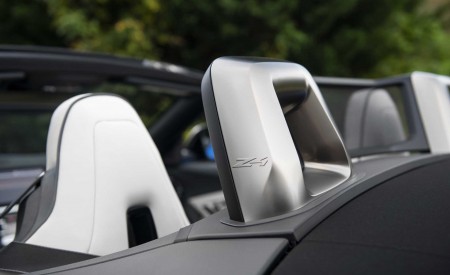 2020 BMW Z4 M40i Roadster (Color: Misano Blue Metallic) Interior Detail Wallpapers 450x275 (33)