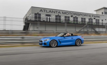 2020 BMW Z4 M40i Roadster (Color: Misano Blue Metallic) Side Wallpapers 450x275 (12)