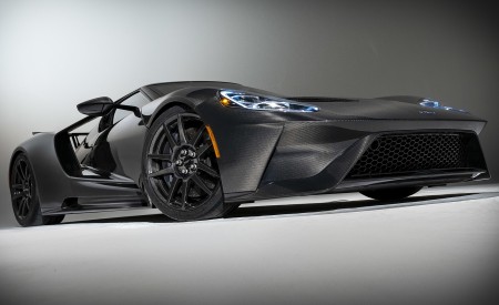 2020 Ford GT Liquid Carbon Front Three-Quarter Wallpapers 450x275 (2)