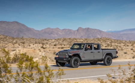 2020 Jeep Gladiator Mojave Front Three-Quarter Wallpapers 450x275 (6)