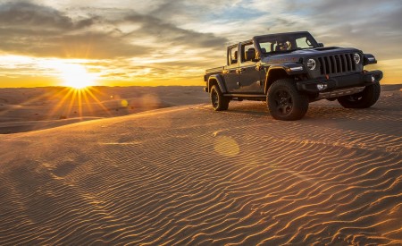 2020 Jeep Gladiator Mojave Front Three-Quarter Wallpapers 450x275 (37)