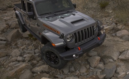 2020 Jeep Gladiator Mojave Front Three-Quarter Wallpapers 450x275 (38)
