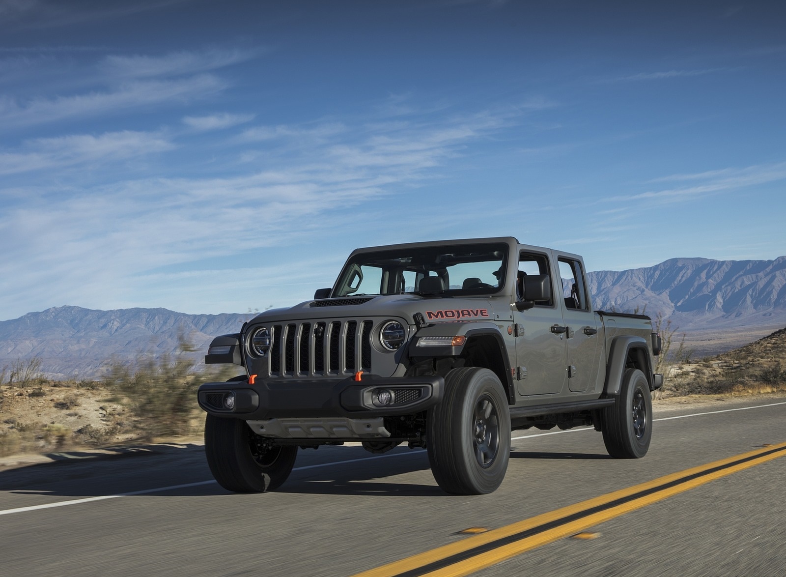 2020 Jeep Gladiator Mojave Front Three-Quarter Wallpapers (9)