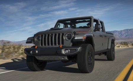 2020 Jeep Gladiator Mojave Front Three-Quarter Wallpapers 450x275 (10)
