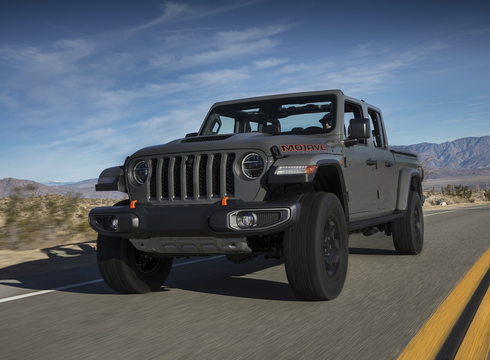 2020 Jeep Gladiator Mojave Front Three-Quarter Wallpapers (10)