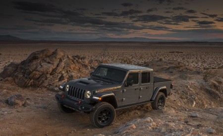 2020 Jeep Gladiator Mojave Front Three-Quarter Wallpapers 450x275 (40)