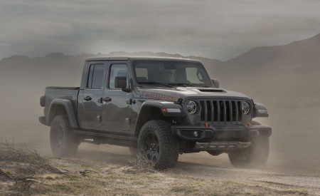 2020 Jeep Gladiator Mojave Front Three-Quarter Wallpapers 450x275 (13)
