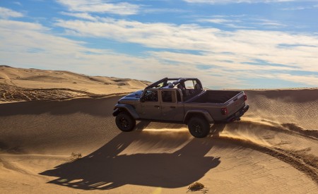 2020 Jeep Gladiator Mojave Off-Road Wallpapers 450x275 (14)