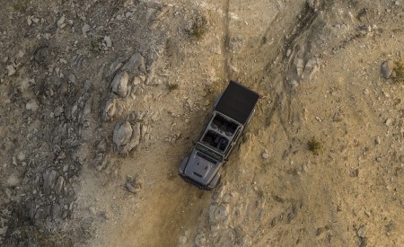 2020 Jeep Gladiator Mojave Top Wallpapers 450x275 (34)