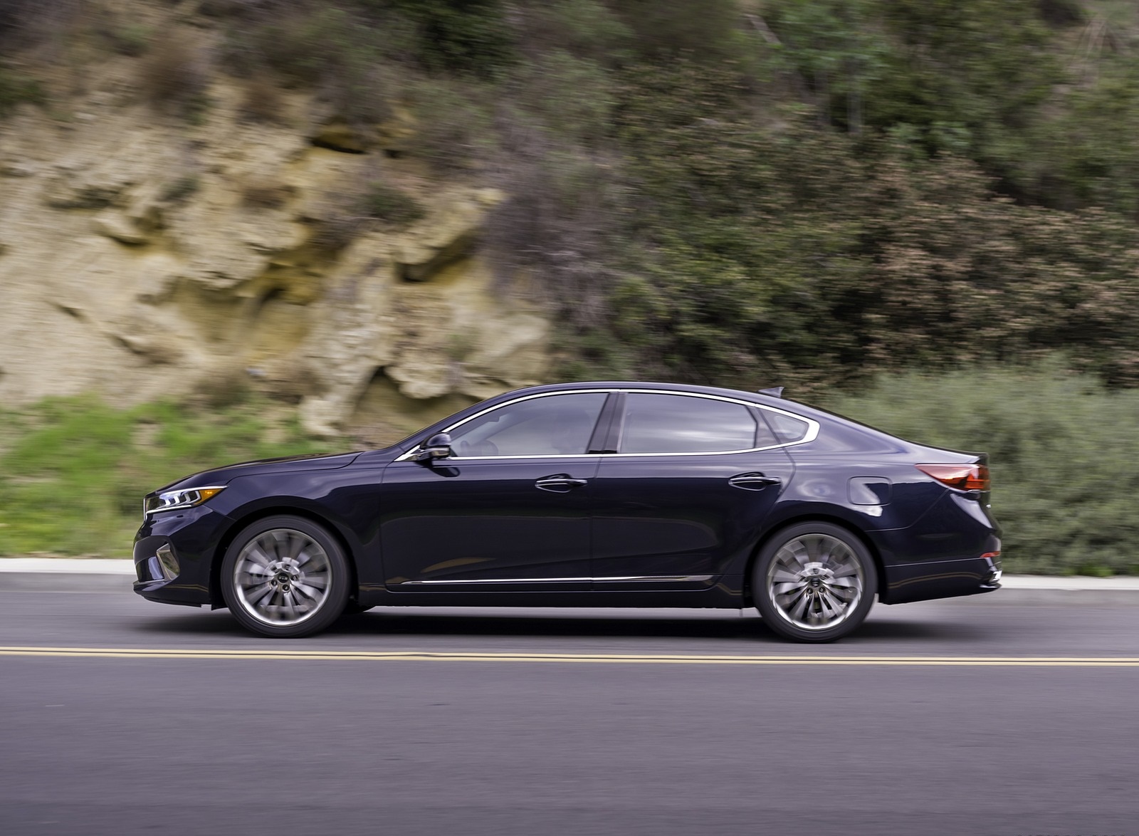 2020 Kia Cadenza Side Wallpapers (7)