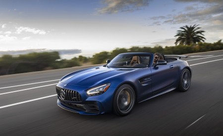 2020 Mercedes-AMG GT R Roadster (US-Spec) Front Three-Quarter Wallpapers 450x275 (3)